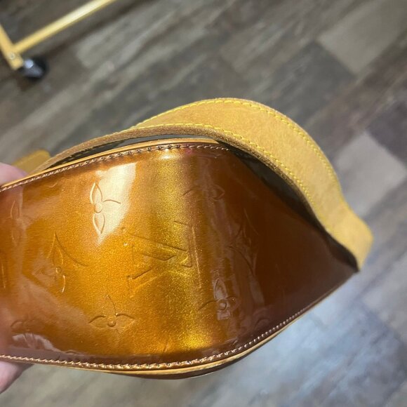 LOUIS VUITTON CHRISTIE VERNIS CROSSBODY - Picture 5 of 6